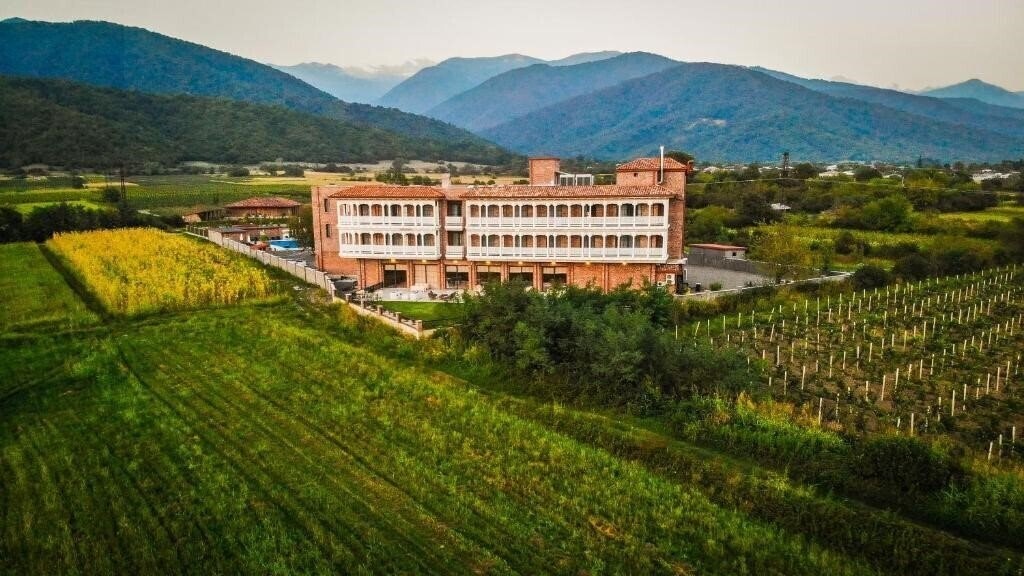 Отель Chateau Artwine 4*