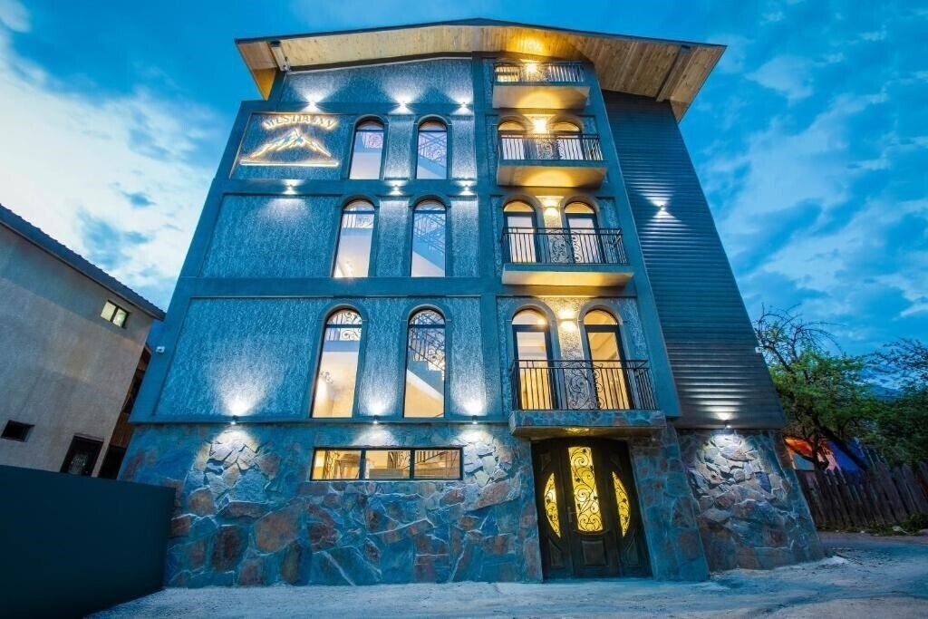 Отель Mestia Inn 3*