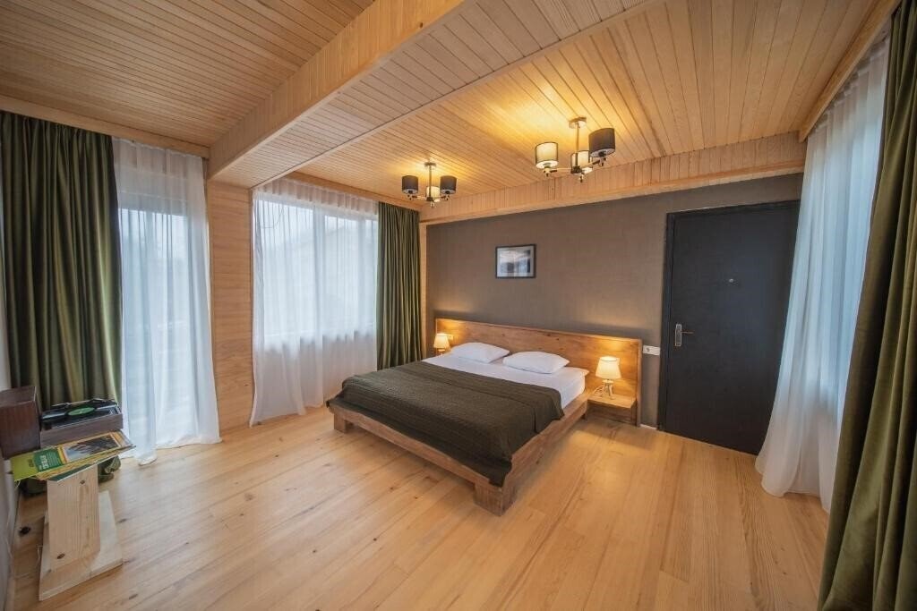 Фото Hotel Old House Mestia 3*