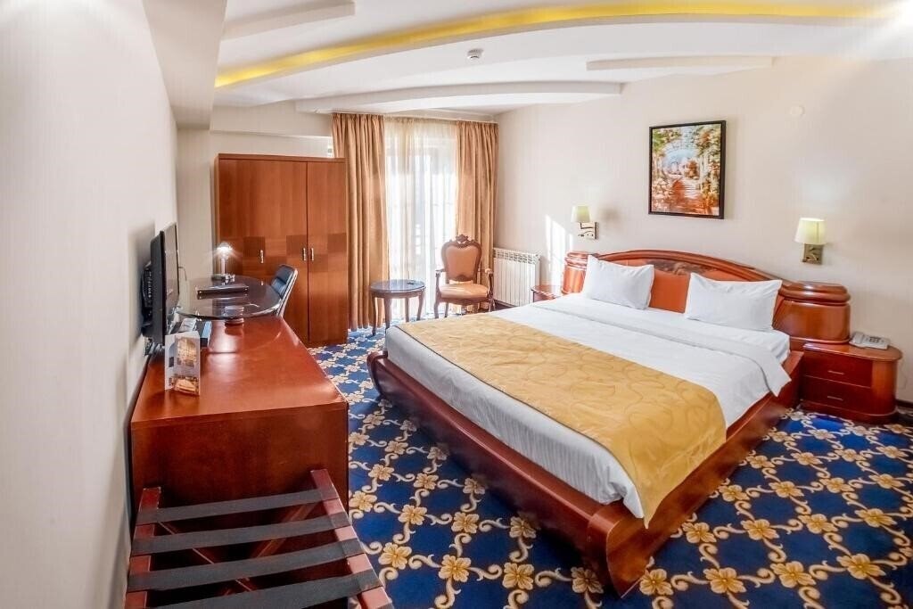 Фото Cron Palace Tbilisi 4*