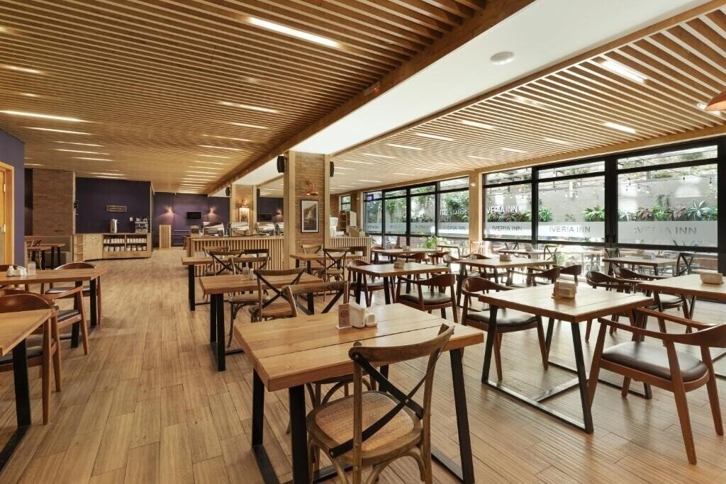 Фото Iveria Inn 4*