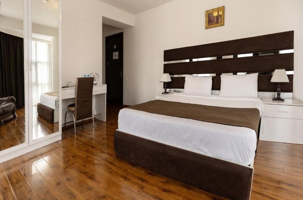 Фото Grand Palace Tbilisi 3*