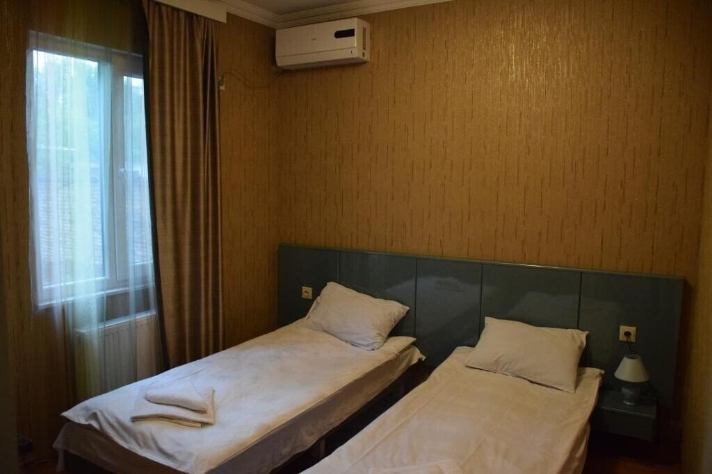 Фото Crossway Hotel 3*