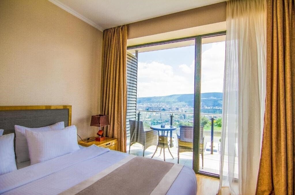 Фото Lisi Hills Hotel 3*