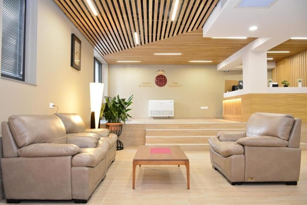 Отель Garnet 4*