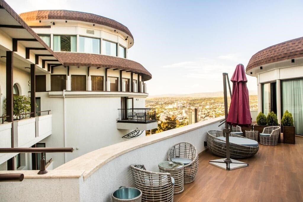 Отель Adamo Hotel 4*