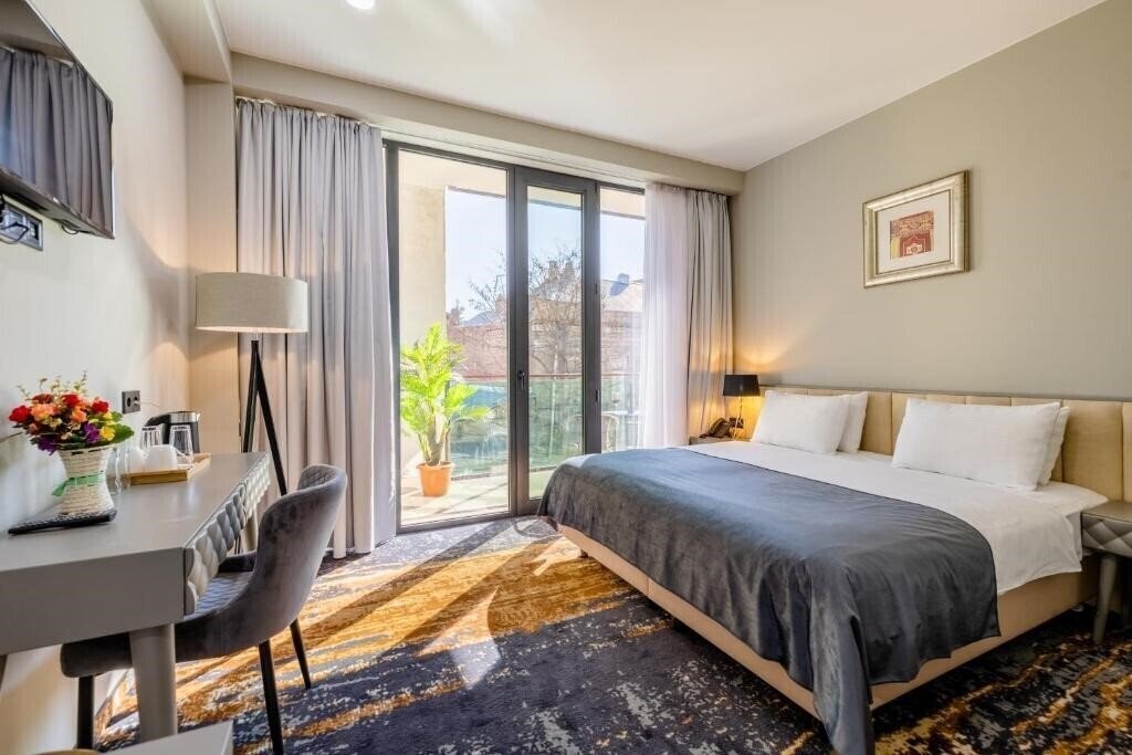 Отель Brosse Garden 4*