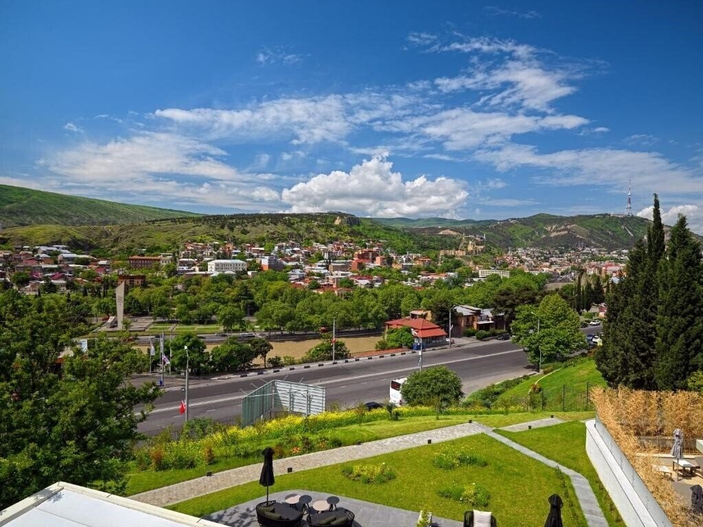 Фотография Sheraton Grand Tbilisi Metekhi Palace 5*