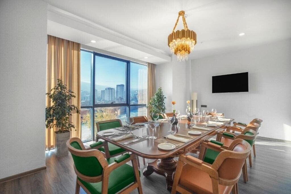 Отель Royal Tulip Hotel & Casino Tbilisi 5*