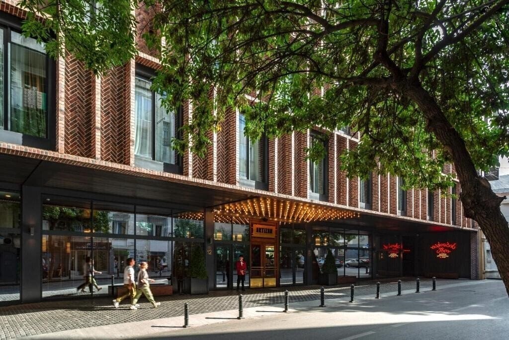 Отель Artizan Design Hotel 5*