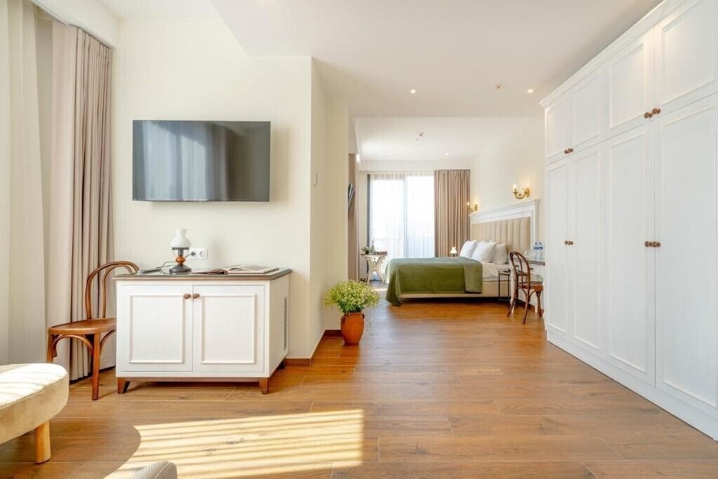 Фото Iris Hotel 4*