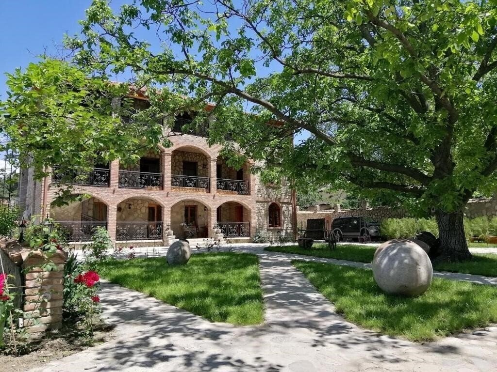 Отель Chateau Fort De Manavi 4*