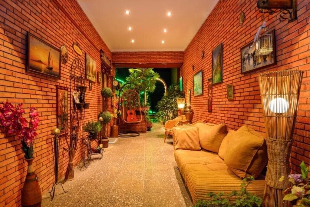 Отель British House 4*