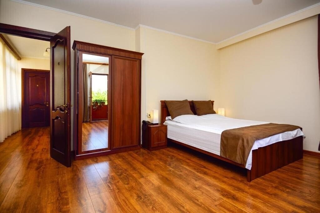 Изображение British House 4*