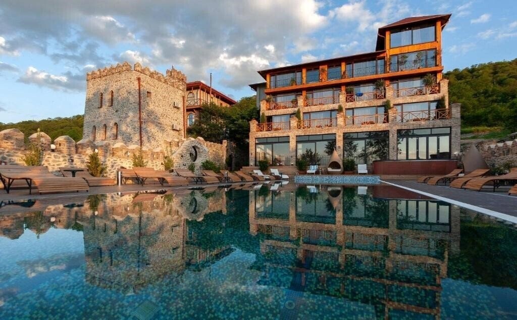 Отель Chateau Mere 3*