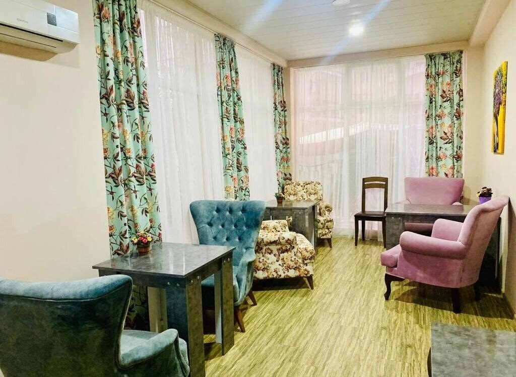 Картинка Crown Ureki 3*