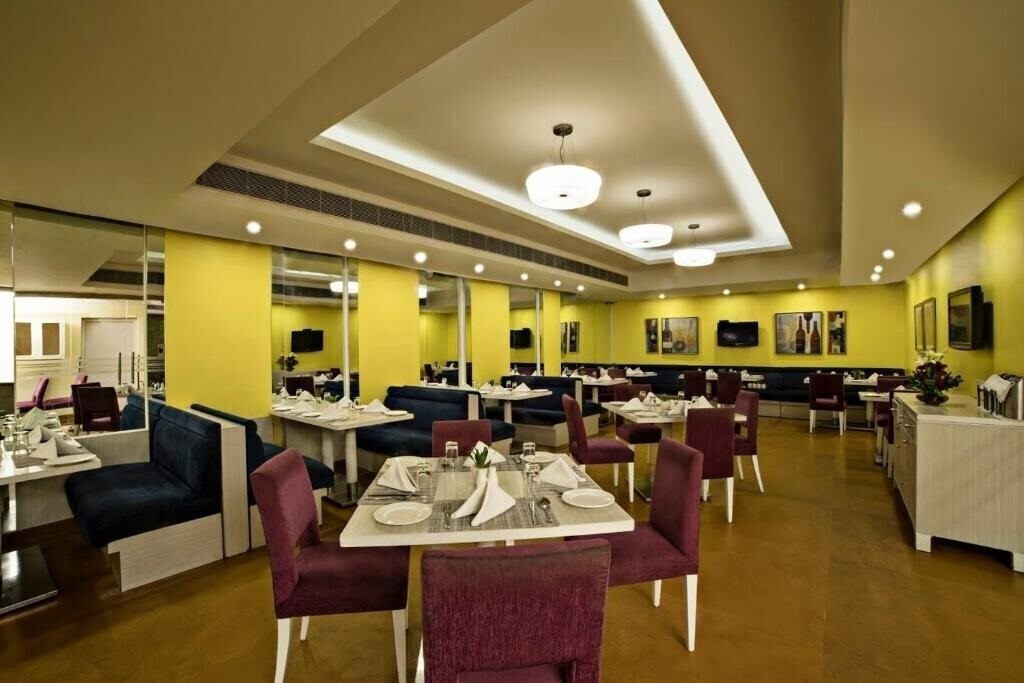 Фотография Sarovar Portico Naraina 4*