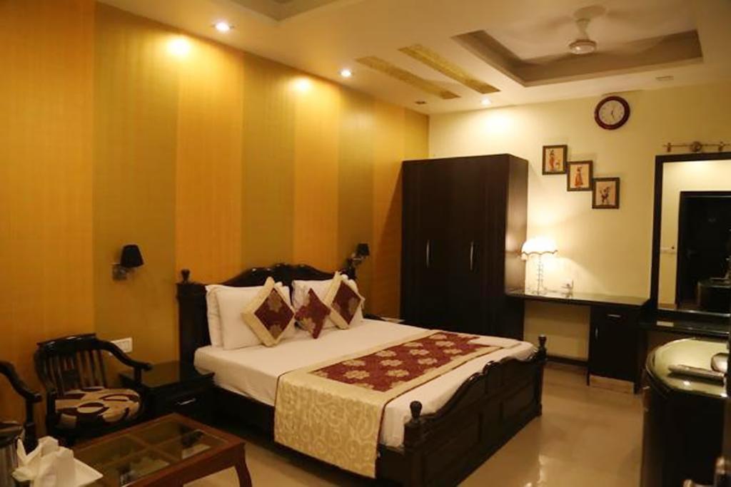 Отель Hotel Universe Inn 2*