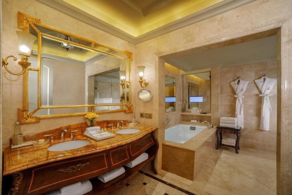 Фото The Leela Palace New Delhi 5*