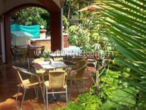 Отель Renzo's Inn 2*