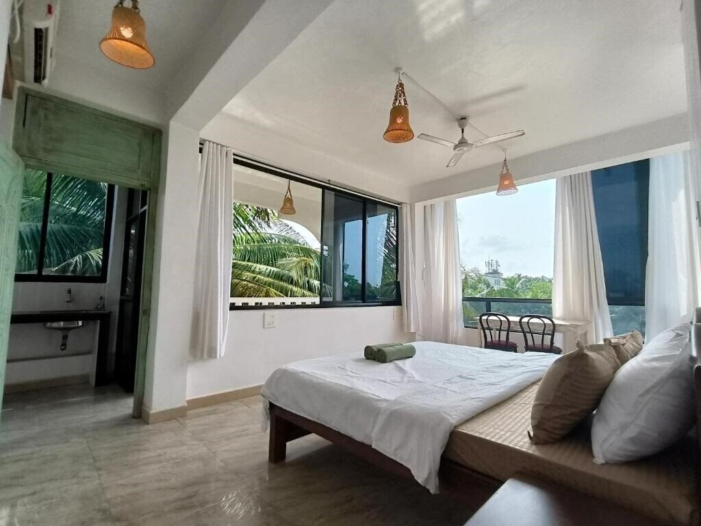 Отель White Feather Guest House 2*