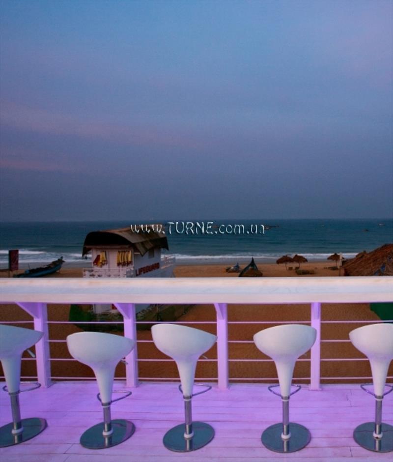 Отель The Park On Holiday Beach Calangute 5*