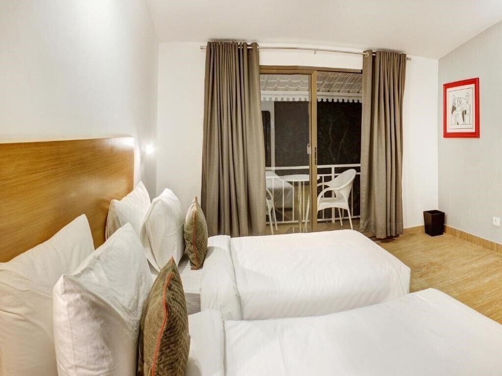 Фото Oyo Townhouse Ashvem 1*