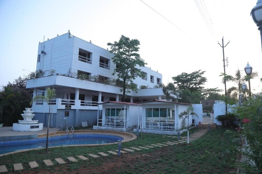 Отель Hotel Reemz 3*