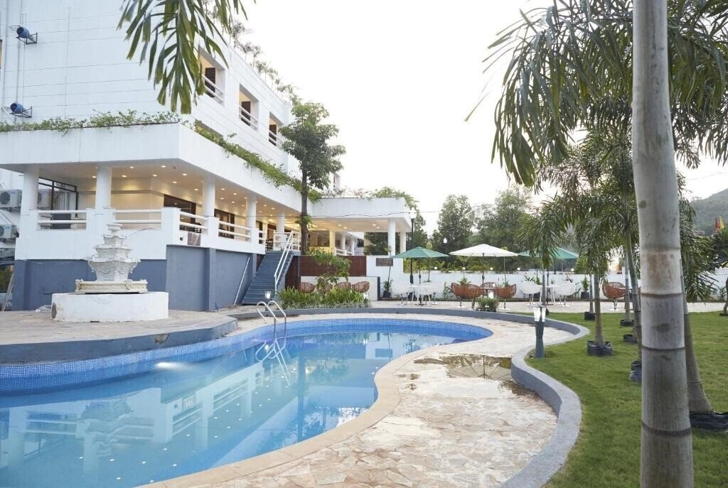 Фото Hotel Reemz 3*