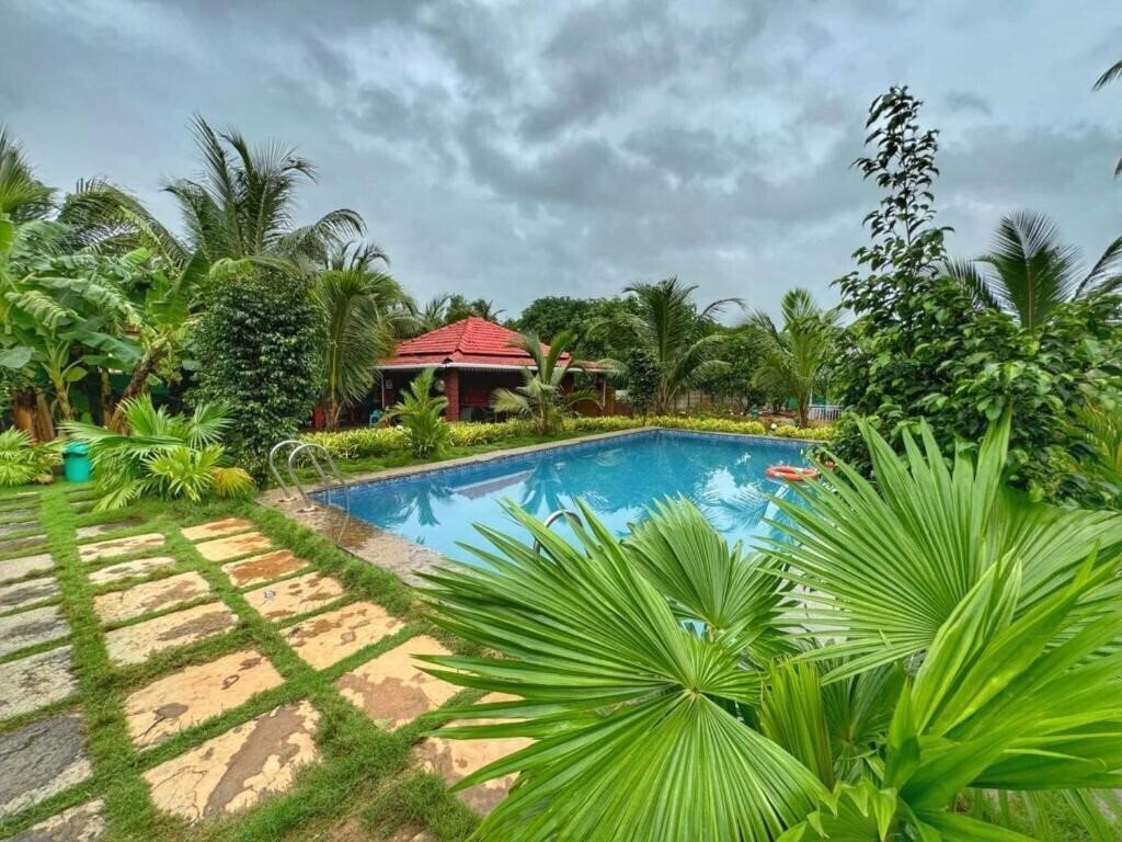 Отель White Truffle Resort 2*