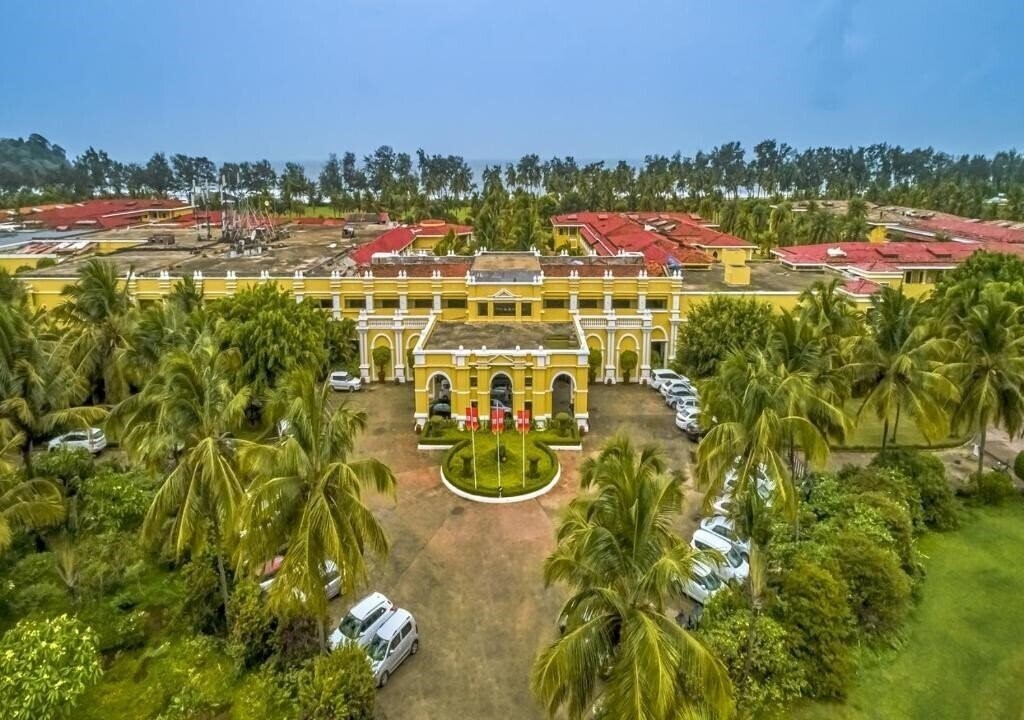 Отель The Lalit Golf & Spa Resort Goa 5*