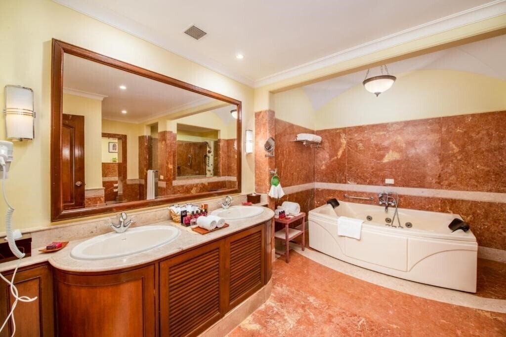 Фото The Lalit Golf & Spa Resort Goa 5*