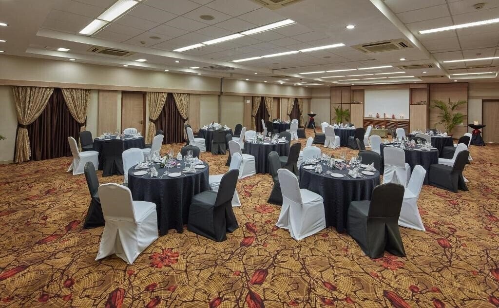 Фотография Royal Orchid Beach Resort 5*