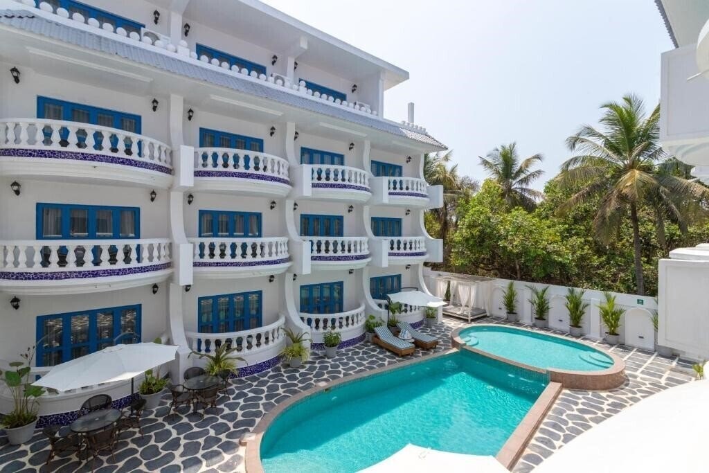 Изображение Azalea By Stonewood 3*