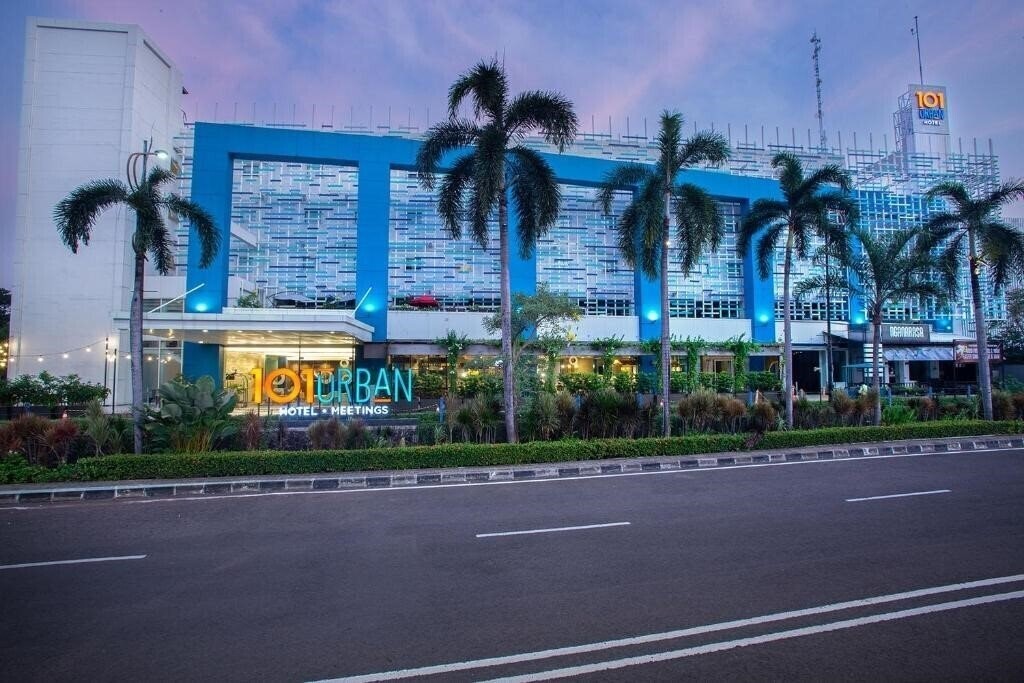 Отель The Bnb Jakarta Kelapa Gading 3*