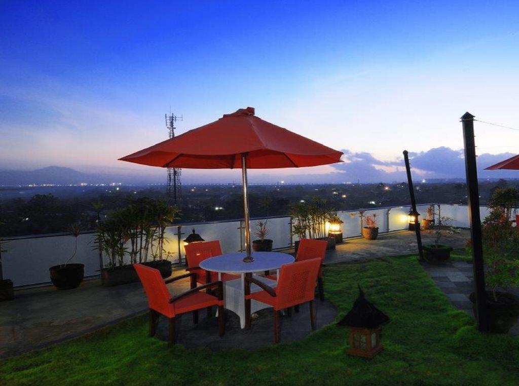 Фото DenBukit Residence and Suite 3*