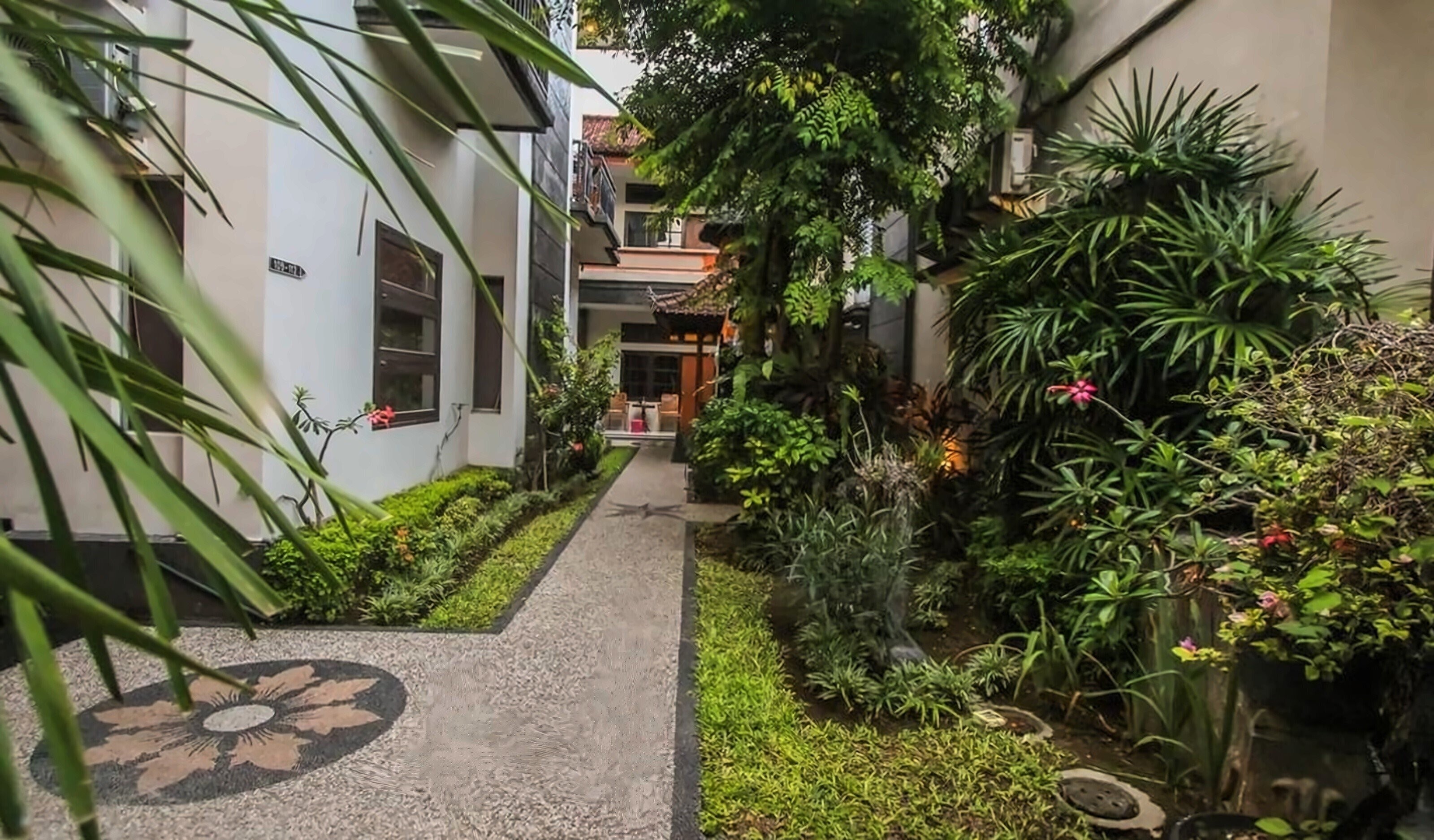 Изображение Legian Village Hotel 3*