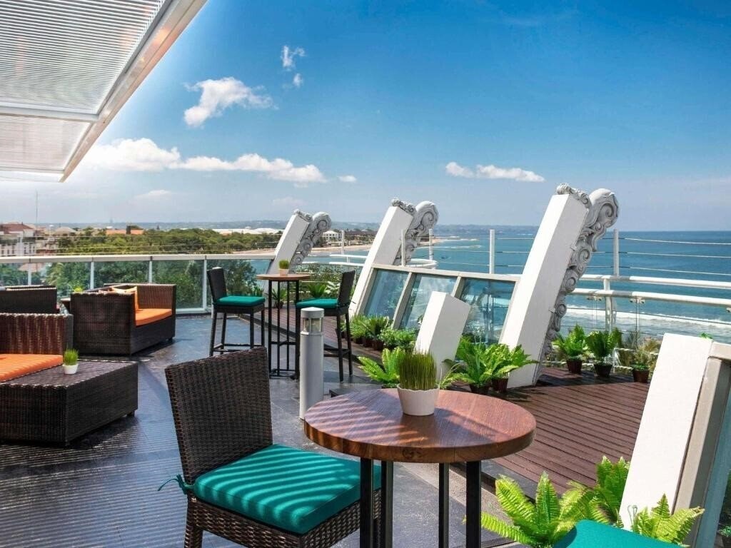 Отель The Kuta Beach Heritage Resort 5*