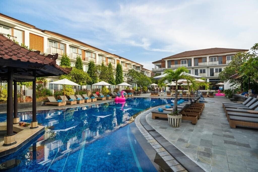 Отель Kuta Beach Club 3*
