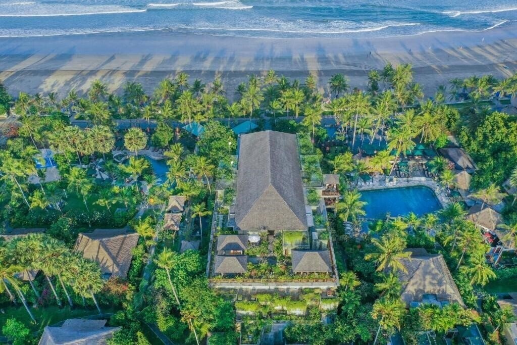 Отель Legian Beach 4*
