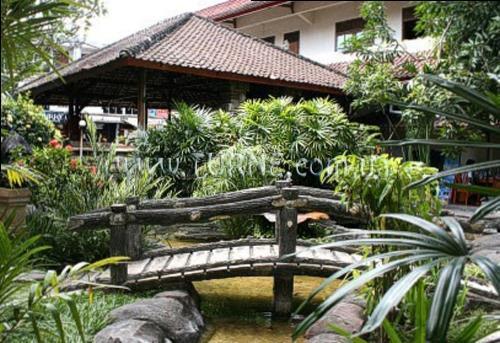 Изображение RedDoorz Plus Near Kuta Square (ex. The Oasis Kuta) 3*