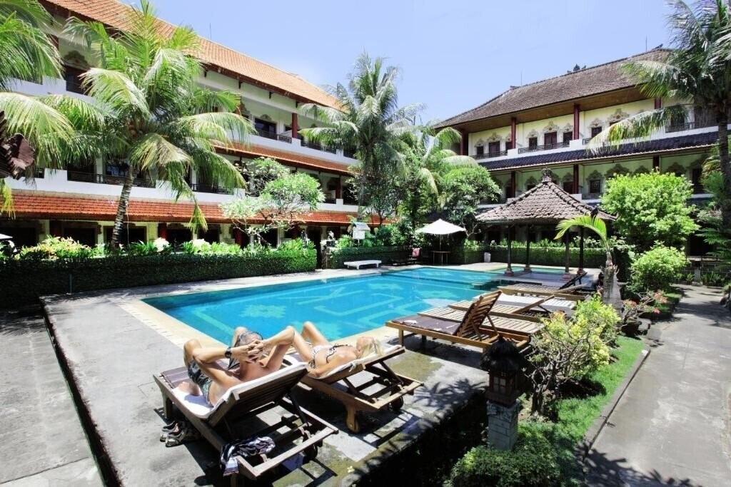 Отель Bakung Sari Resort Kuta 3*