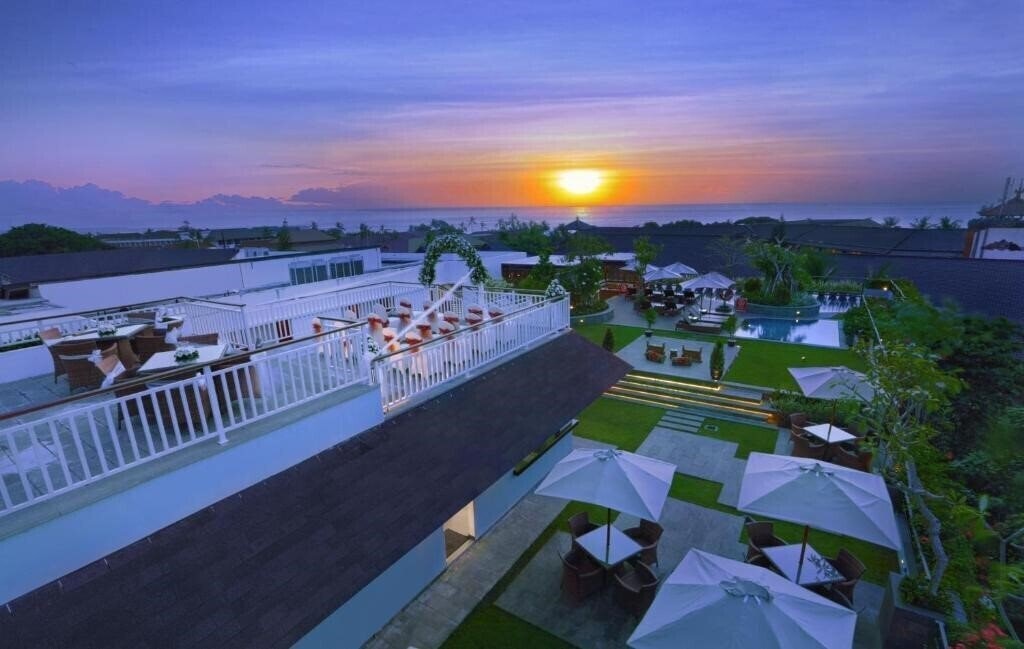 Отель Favehotel Kuta Kartika Plaza 4*