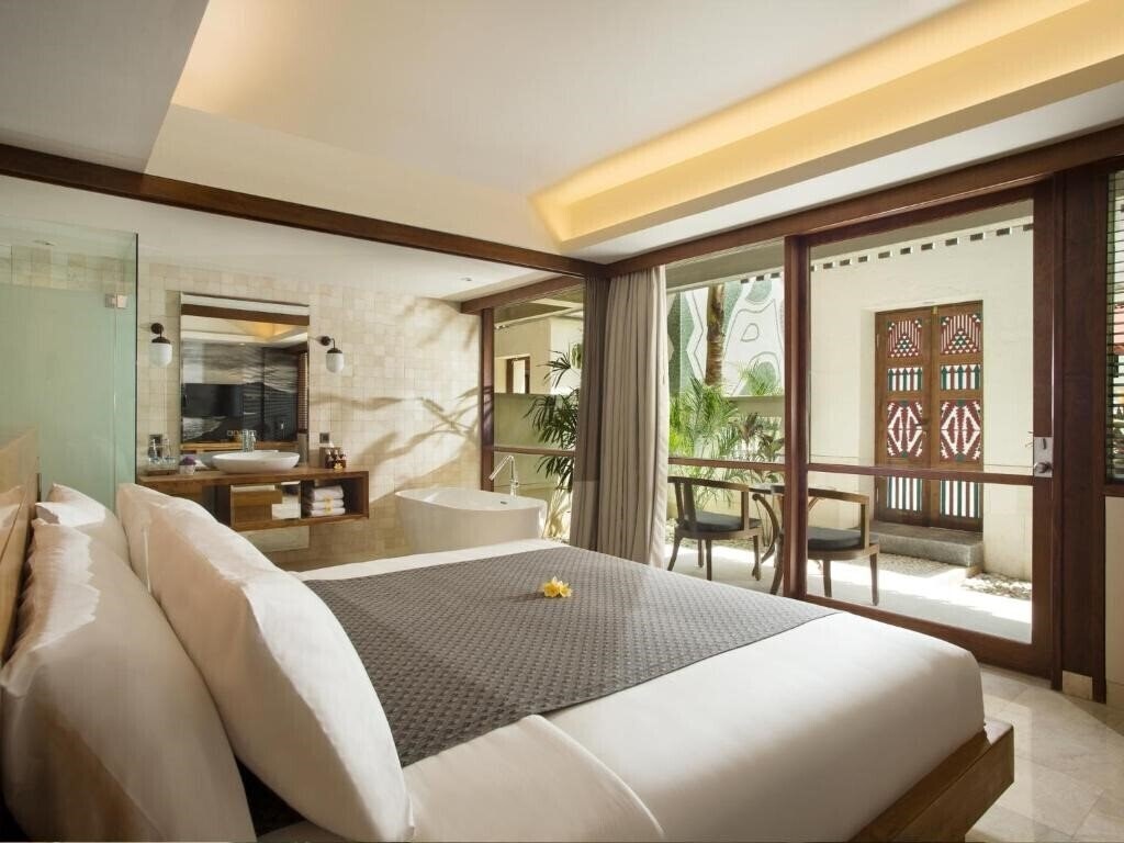 Отель Alaya Resort Kuta 4*