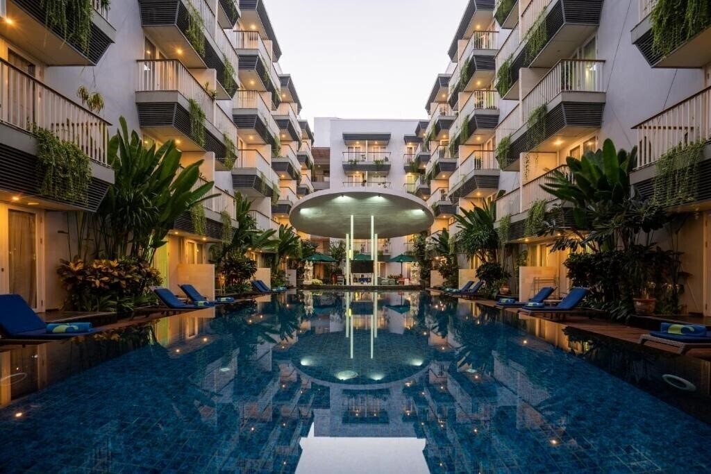 Отель Eden Hotel Kuta Bali 4*