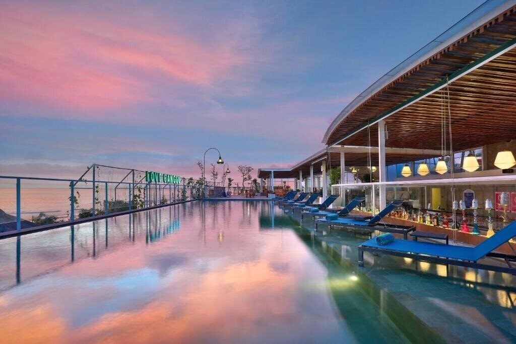 Отель Aston Canggu Beach Resort 4*