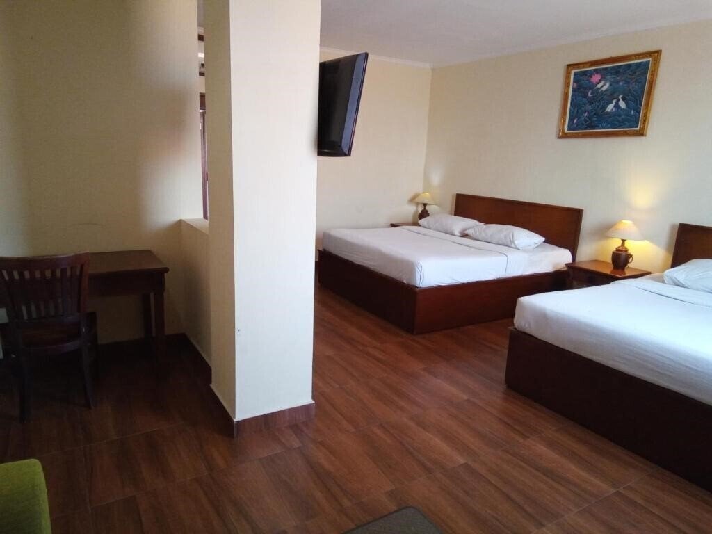 Картинка RedDoorz @ Raya Kuta (ex. Puri Dibia Hotel & Restaurant) 3*