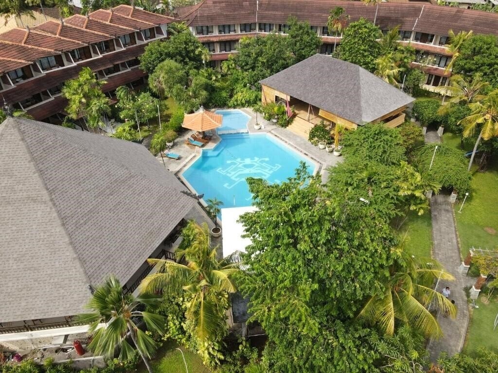 Изображение Palm Beach Hotel Kuta 3*