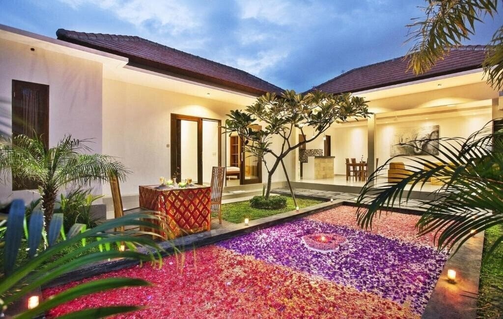 Отель Kubu Manggala Villas - Seminyak 4*