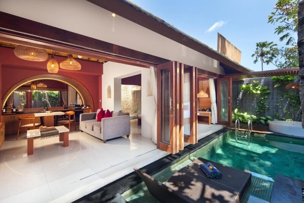 Отель Legian Kriyamaha Villa 4*